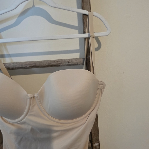 ⭐️40% Off⭐️ Maidenform Shaping Slip with Built In Bra - Picture 5 of 16